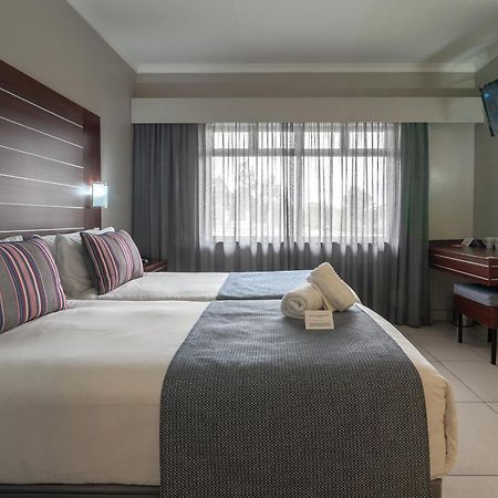 Hotel Savoy And Conference Centre Умтата Екстер'єр фото