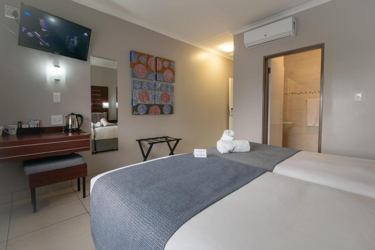 Hotel Savoy And Conference Centre Умтата Екстер'єр фото