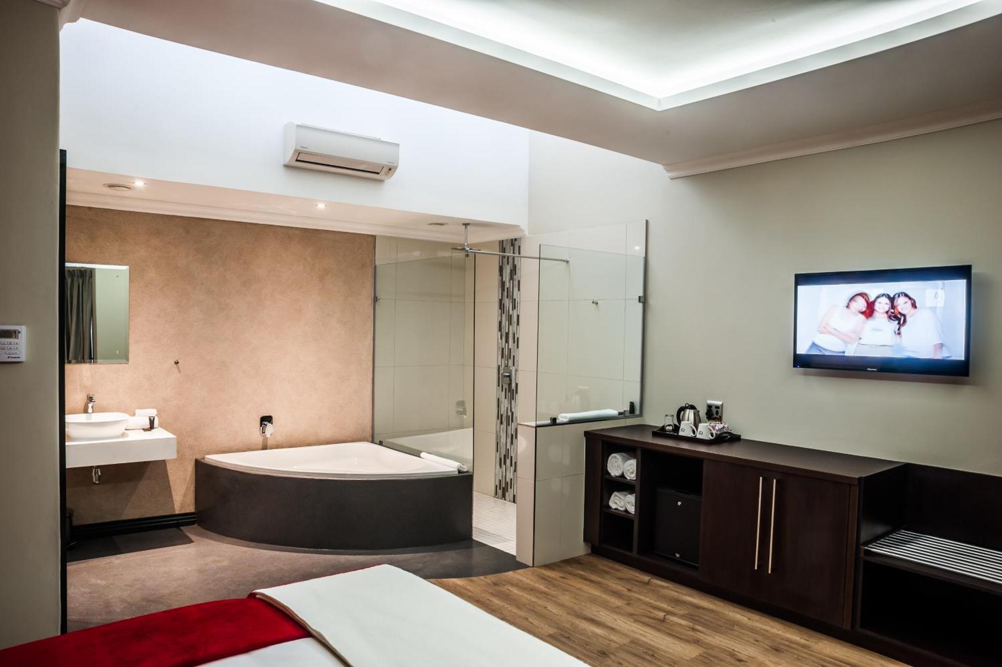 Hotel Savoy And Conference Centre Умтата Екстер'єр фото